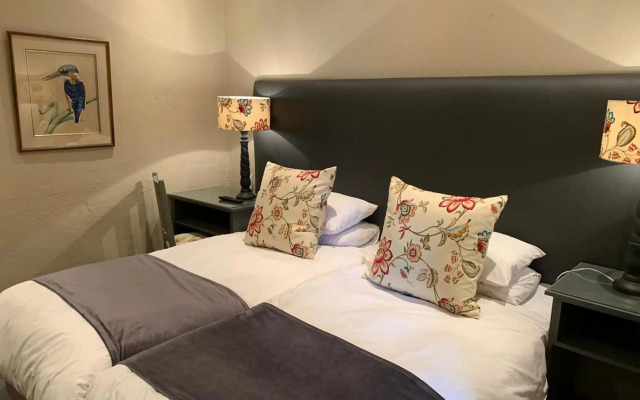 Shangri-La Country Hotel