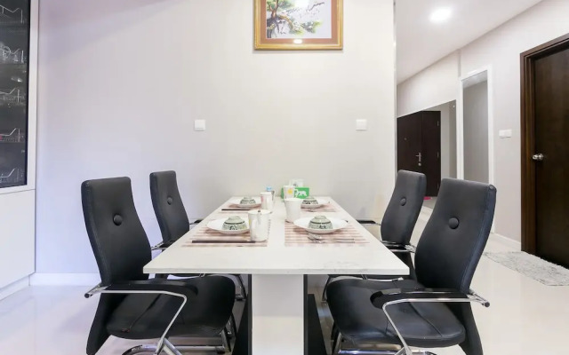 Sunrise City Luxury 2BR SW Pool 15th