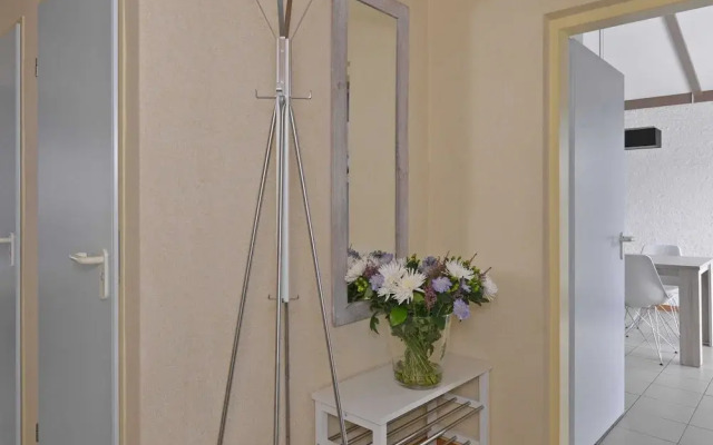 Modern Furnished Detached Bungalow, Located on the Marina