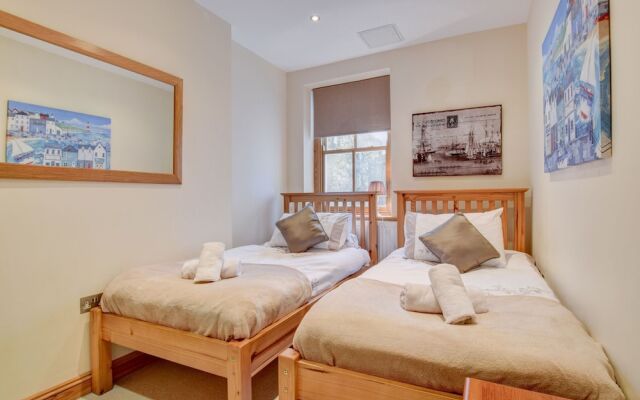 Beautiful Apartment in Dartmouth With a Courtyard