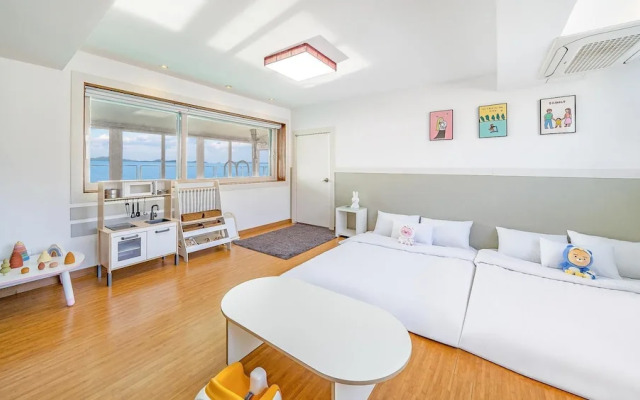 Ganghwa Hi Mom Kids Family Pension Black