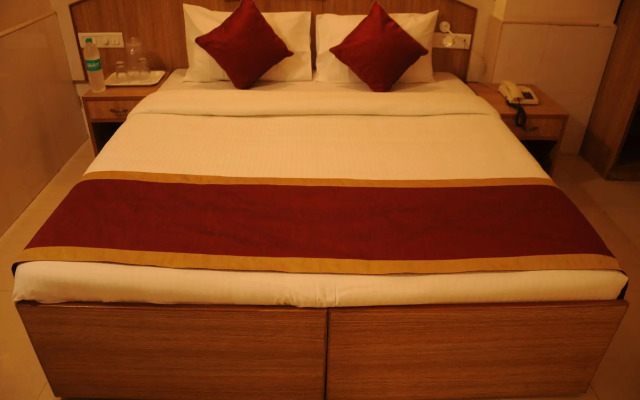 OYO 9633 Hotel Srinidhi Residency