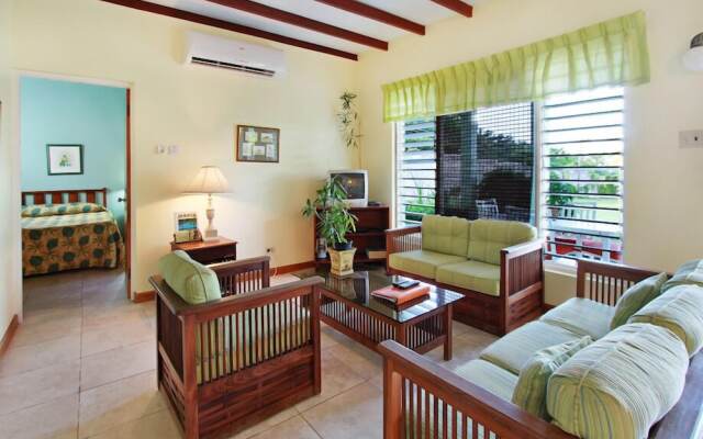 Miramar Villas, 6br by Jamaican Treasures