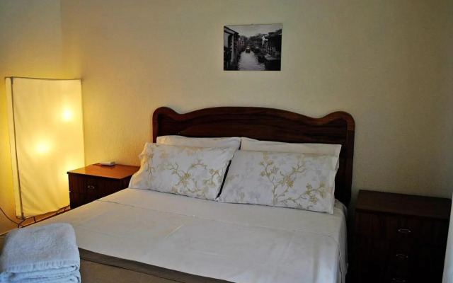 Voula Kourbeti Apartments