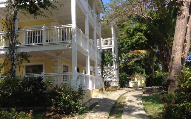 Beautiful Apartment with Golf Cart