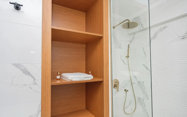 Royal Club Detroit Bed and Breakfast