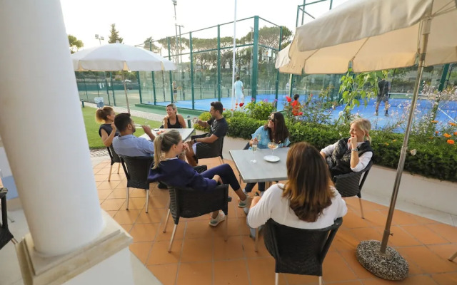 Four Seasons Country Club