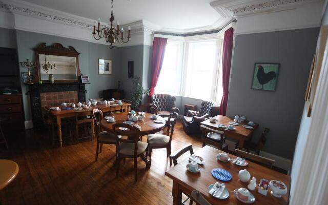 Rolling Wave Guesthouse