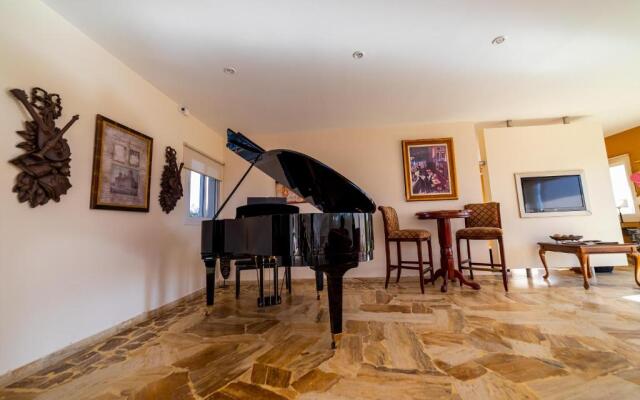 Chaglasian Wine & Suites