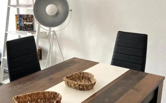 Schöne Wohnung in Rhein Nähe mit kleiner Terrasse