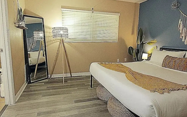 Calm Japandi Retreat With Patio, Near Downtown