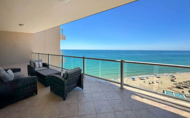 Beach Bliss Retreat 2BR Beachfront Condo