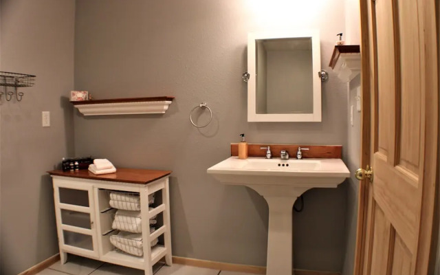 River Road Venue & Lodging