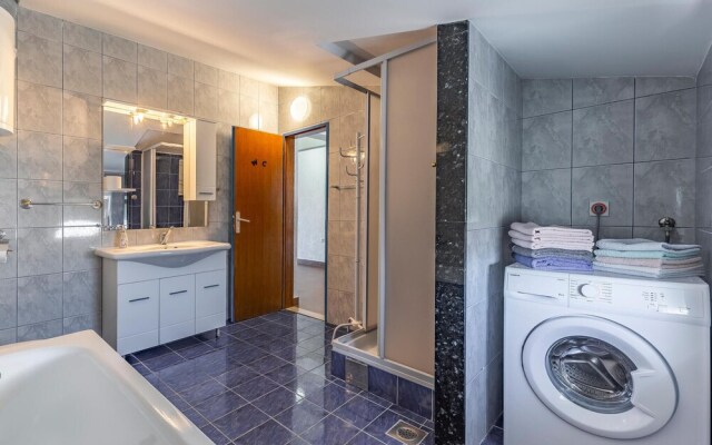 Amazing Home in Pomer With Wifi and 6 Bedrooms