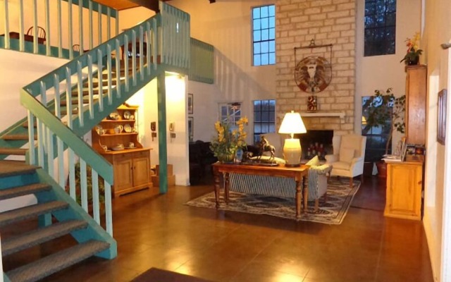 Windcrest Inn and Suites