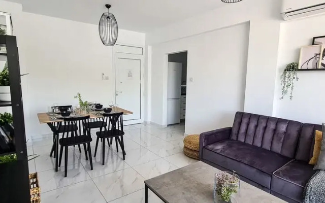Phaedrus Living: Seaside Executive Flat Harbour 206