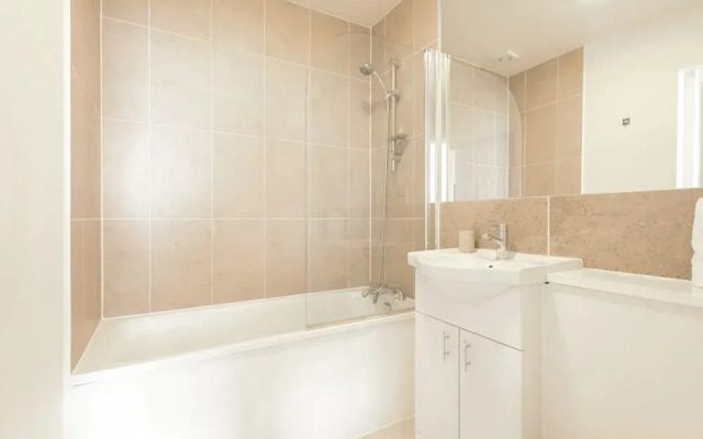 Platinum Apartment Mornington Crescent 9986