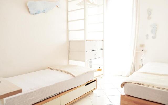 Sunny Apartment On The Sea