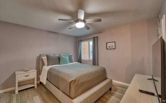 2BR Sleeps 6 Pool BBQ Gym Hot Tub & Bar Hopping!