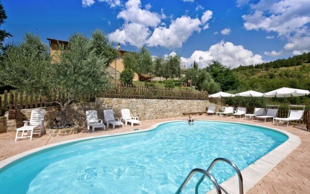 Spacious Farmhouse in Valfabbrica With Pool