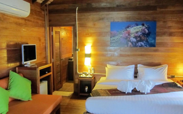 Ten Moons Lipe Resort