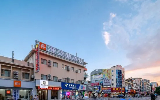 Dragon Star Hotel (Jincheng Central Pedestrian Street Store)