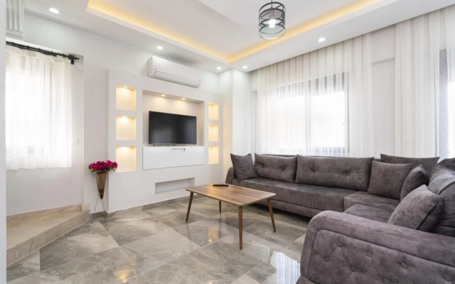 Villa With Jacuzzi Private Pool Garden in Serik