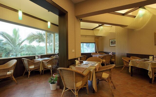 Regale Villa Hotel