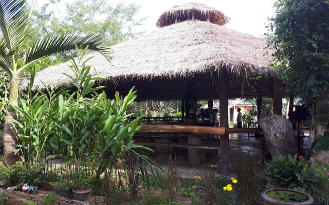 Baan Suansabaijai Resort