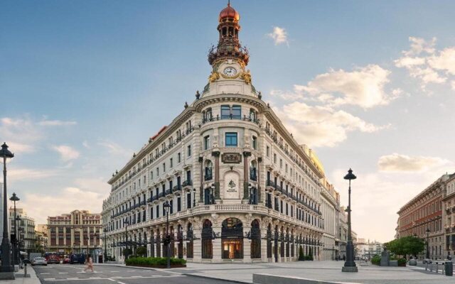 Отель Four Seasons Hotel Madrid