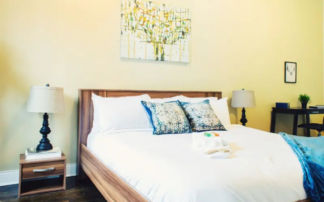 Architectural 2Br in Lincoln Park by Sonder