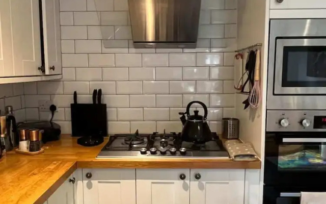 Quiet 3 Bedroom House With a Garden in Putney