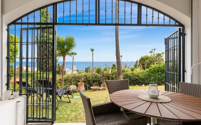 Amazing Pool and Garden Apartment by Costarentals - Ref 253