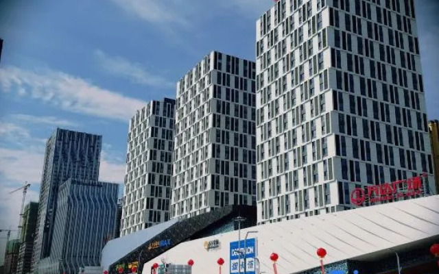 Swan Love Hotel (Jingkai Wanda Plaza High Speed Rail Station)