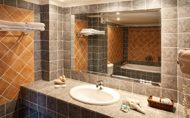Paralio Hotel