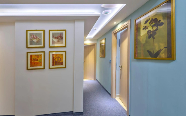 Leonidas Hotel & Apartments