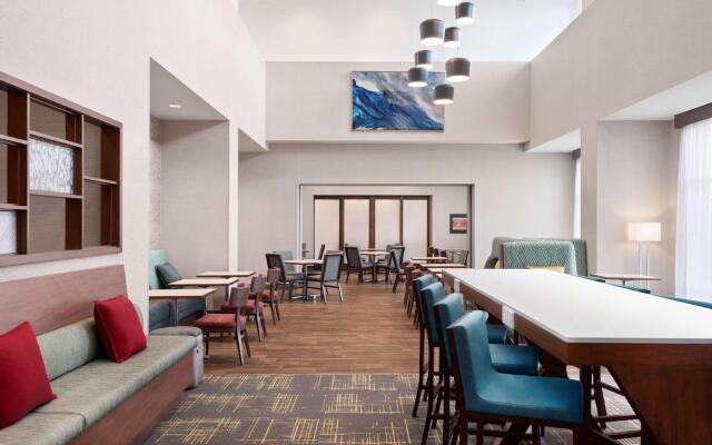 Hampton Inn & Suites by Hilton Kelowna Airport