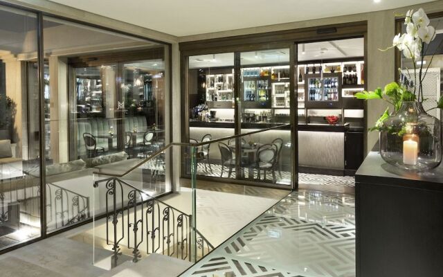 Mine & Yours Members Club