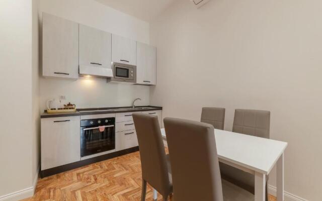 Rione Prati Elegant Apartment With Balcony