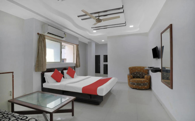 Flagship 83069 Hotel Rudra Palace