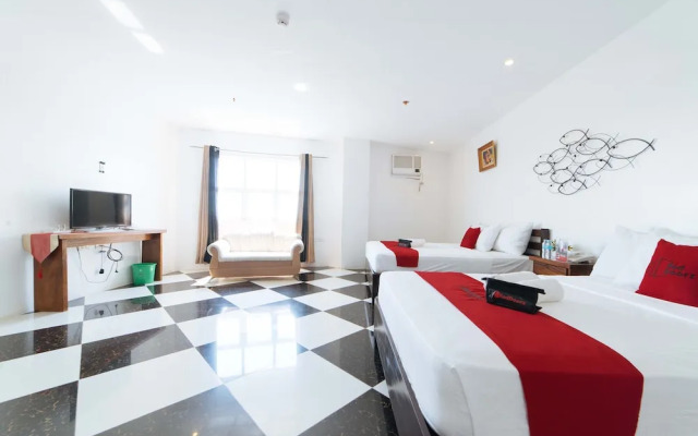 Mercedes Hotel by RedDoorz