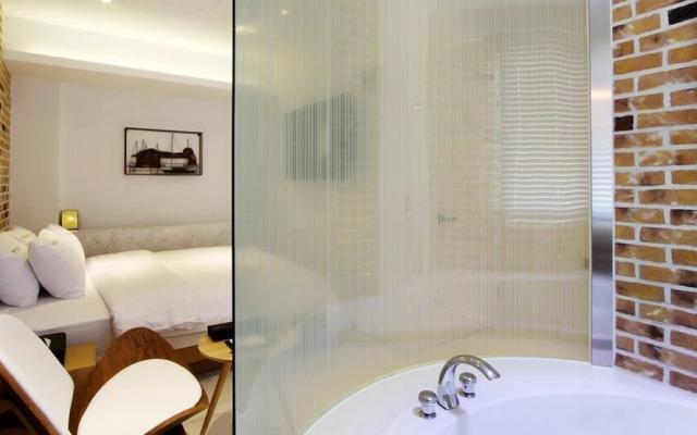 Rich Diamond Hotel