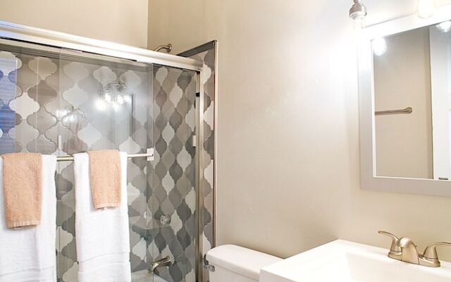 Elegant Brick 2 BR in downtown Savannah