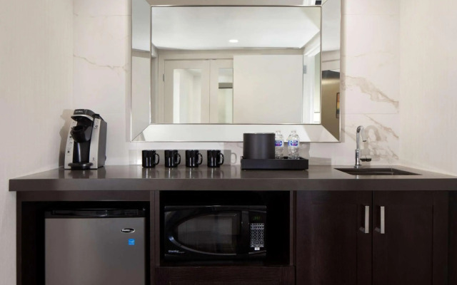 Embassy Suites by Hilton Philadelphia Airport
