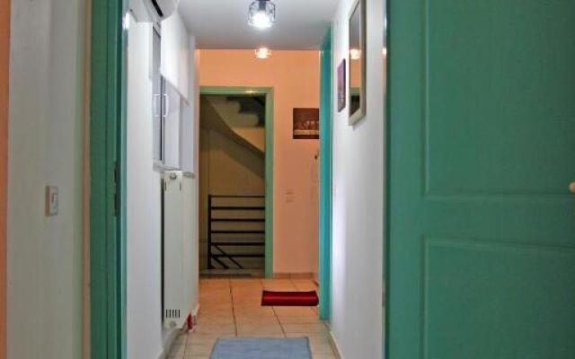 Ρήγας: Όμορφα στο Μεσολόγγι, Διαμέρισμα Β2