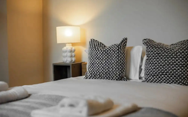 VESTO Three Bedroom Apartment in Clapham