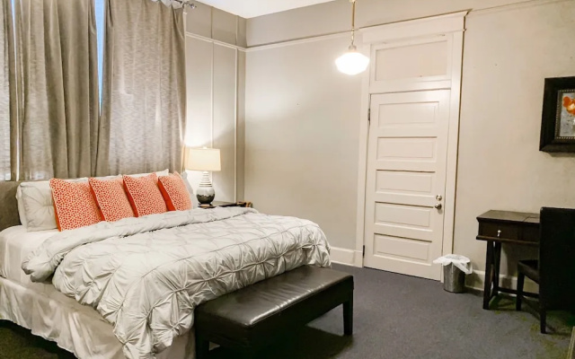 The Loft on the Square Guest Suites