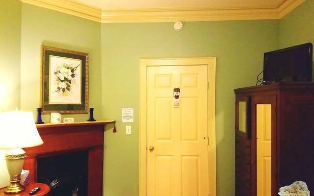 Lion's Inn Bed and Breakfast
