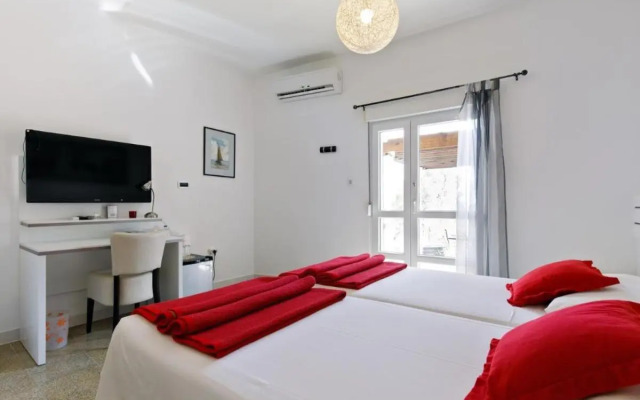 Room-comfy Apartments Next to the Beach