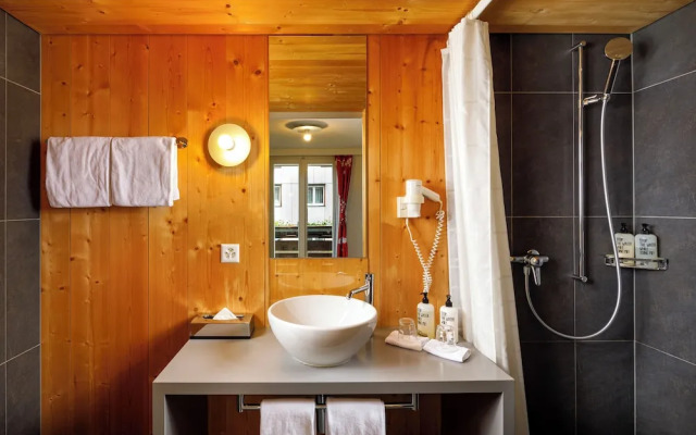 Hirschen Guesthouse - Village Hotel